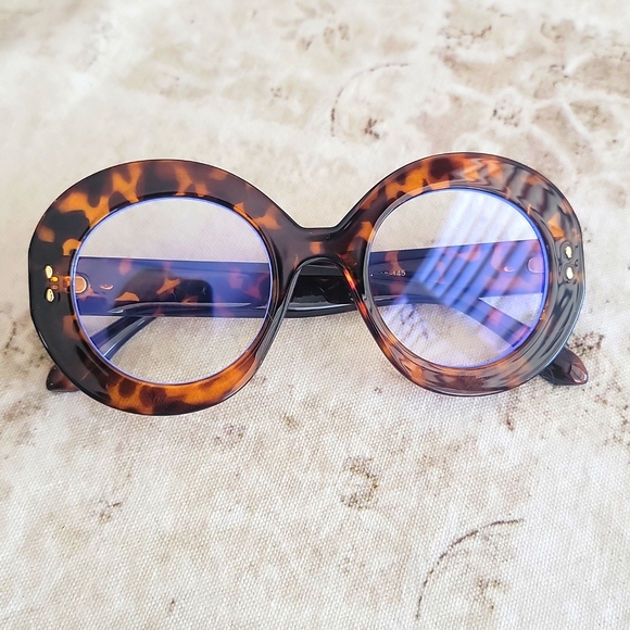 Classic Round Wider Frame, and timeless Design give this pair of eyeglasses. - Picture 12 of 12